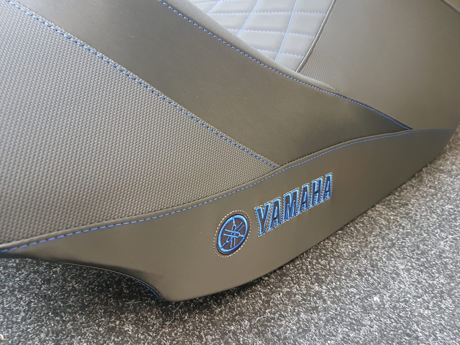 Yamaha r15 seat store cover